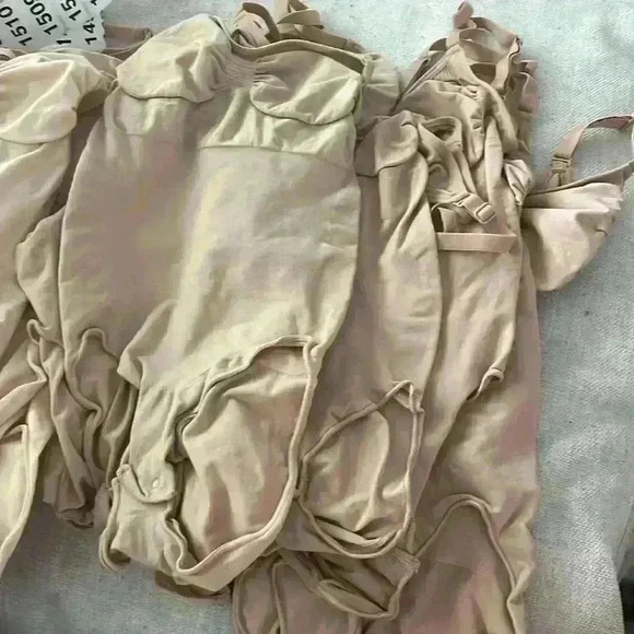 SKIMS Adjustable Straps Sculpting Seamless Brief Snaps Bodysuit - Picture 8 of 9